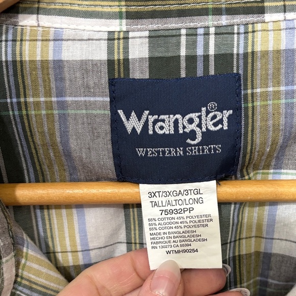 Wrangler plaid button down shirt - Picture 3 of 3